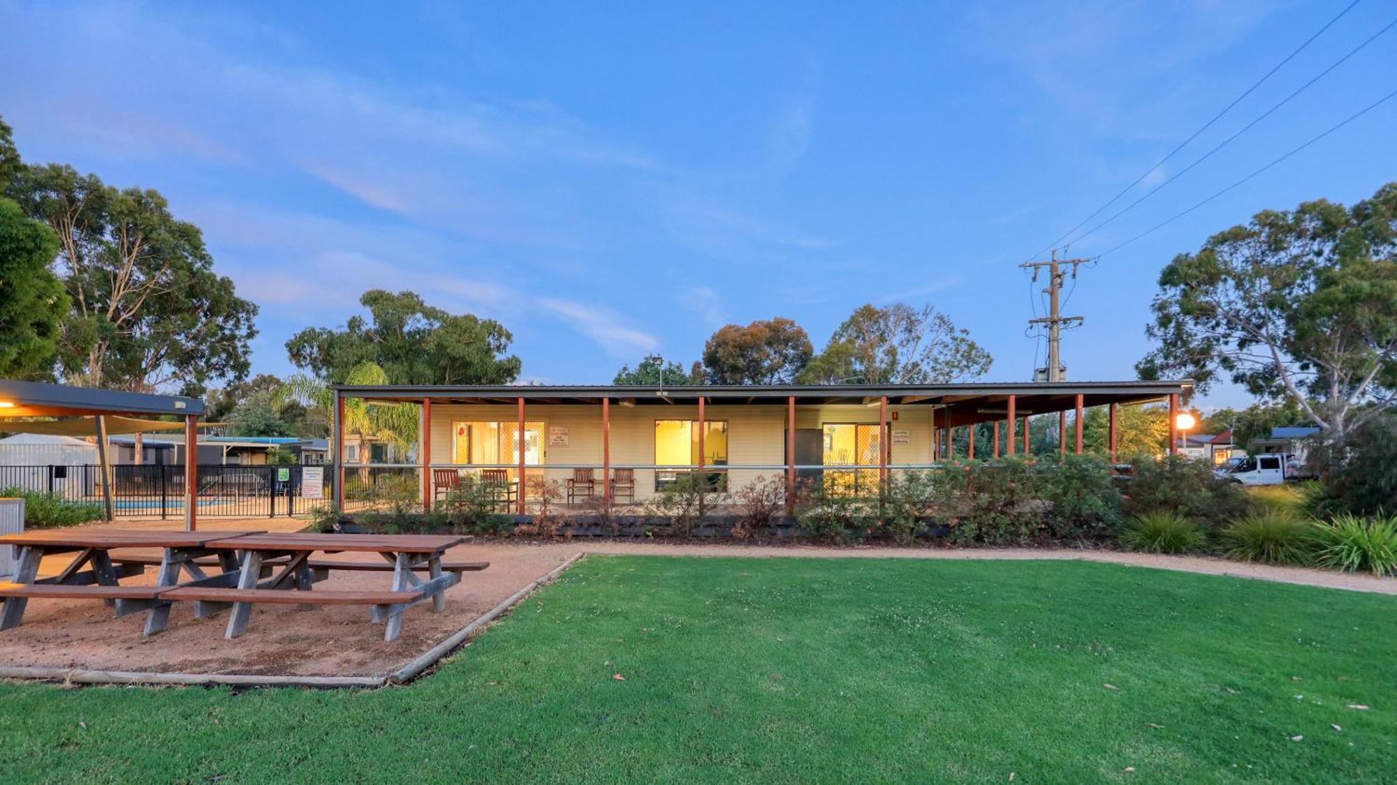 Yarrawonga Riverlands Tourist Park Eksteriør billede